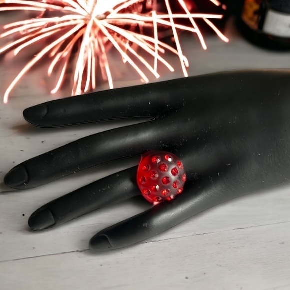 Red Rhinestone Lucite Dome Ring Size 7 - Picture 7 of 7